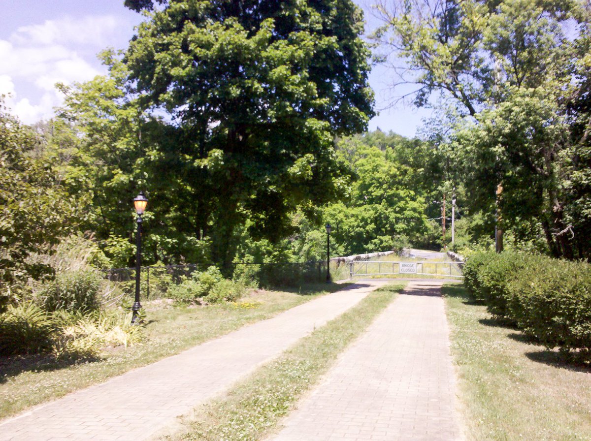 Let's head the other way from the church. Looks like an entrance to some sort of closed-off bridge. Weird lamp, though. And the grass and pavement seem well tended.