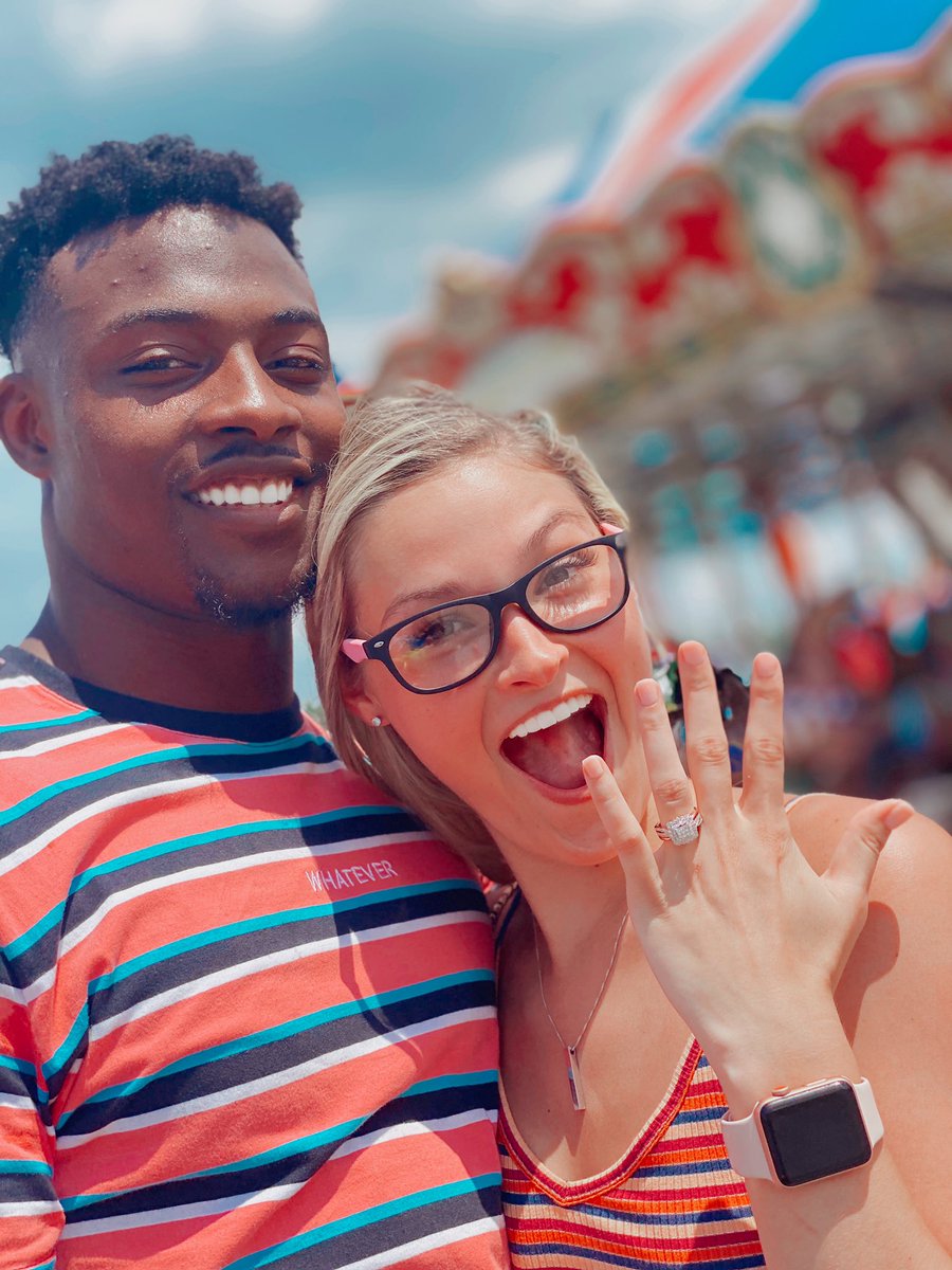 Loveee_Alexisss's tweet photo. put it on em make em wanna marry me 🤪 it’s Mrs. Marshall to you 😭💕💍 https://t.co/dfZvgMjlDE