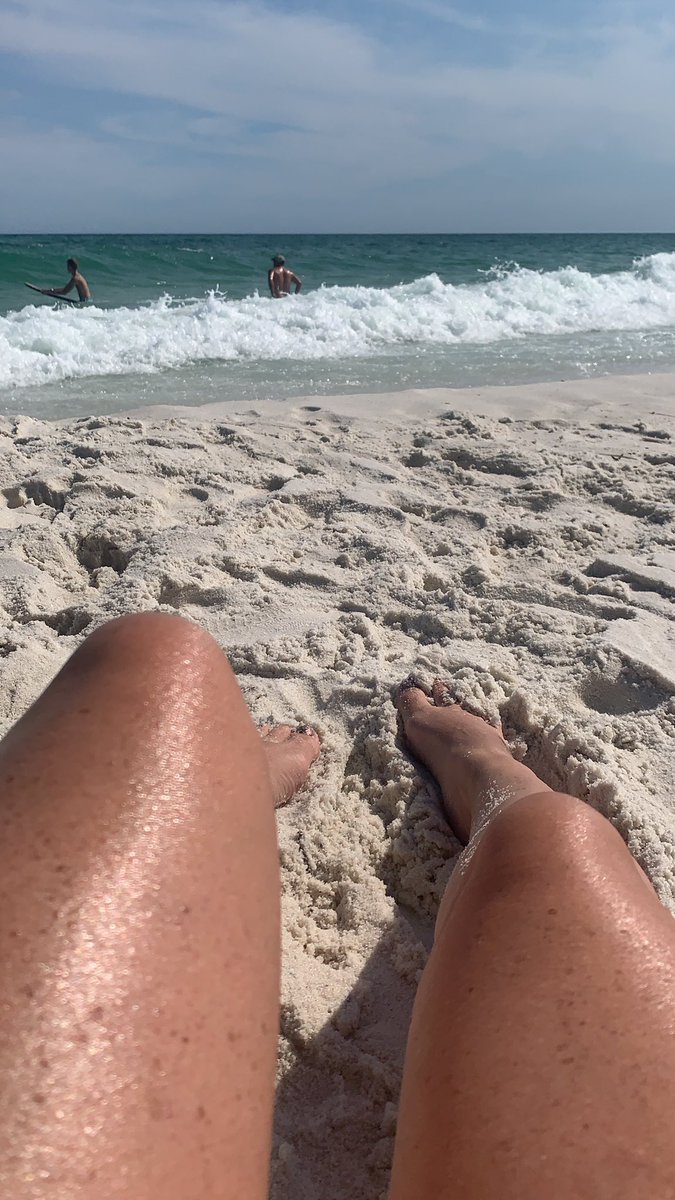 vaught_renee's tweet photo. I could stay here forever! #ineedtoliveatthebeach https://t.co/JRLuCoUr7i