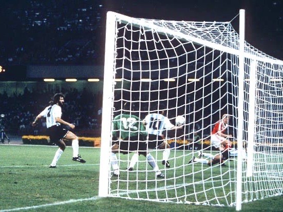 El_Rompehielos's tweet photo. Italia 90' es un mundial muy recordado por el público argentino. Pero, ¿te acordabas de "la segunda Mano de Dios"?

https://t.co/wHdNBUzFIH https://t.co/HZXoCTkPkZ