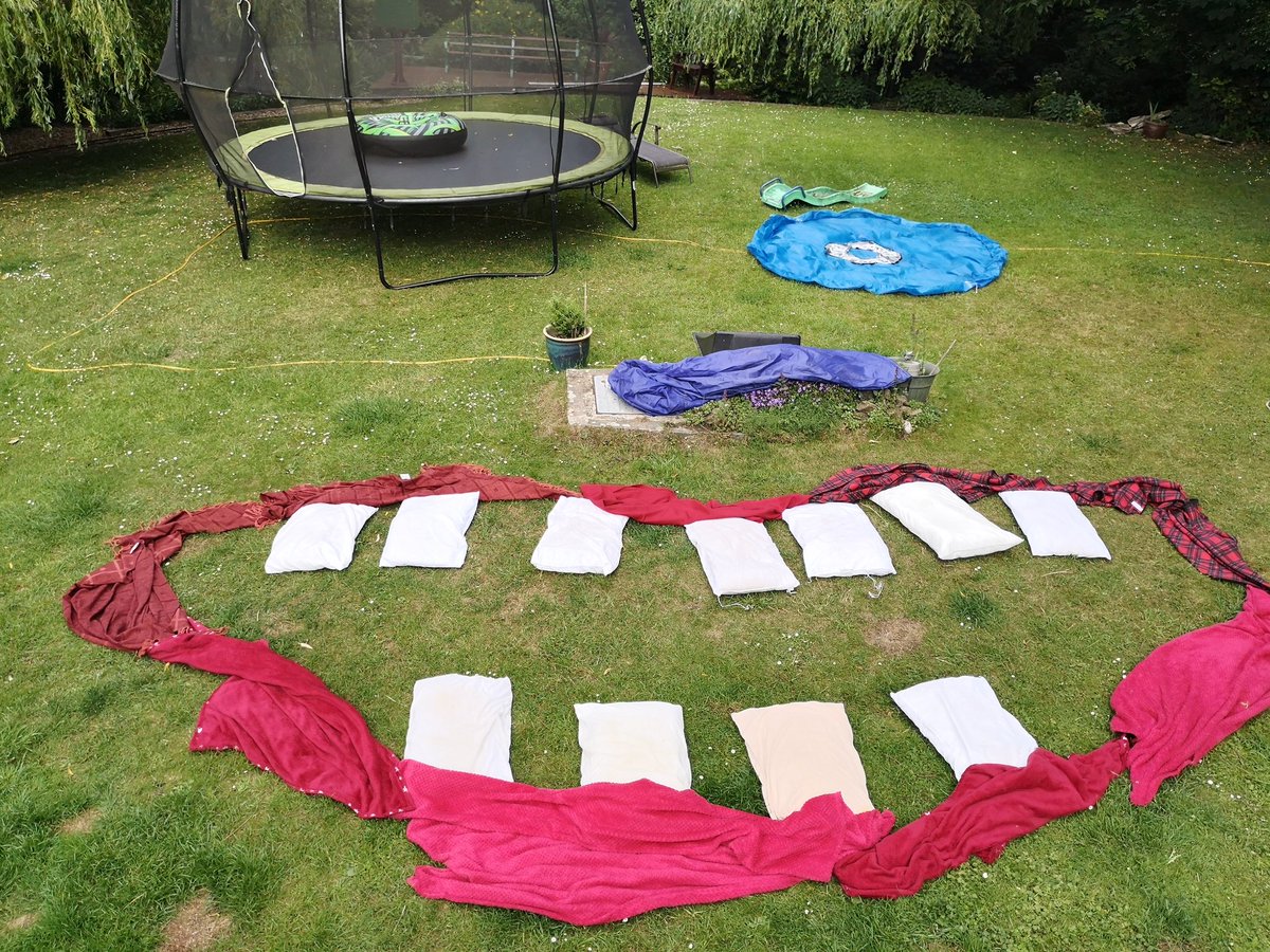 Jodiejoe331's tweet image. #hometasking #finaltask #task20 @AlexHorne  bit of a problem in that our face was to big to get in the video properly!