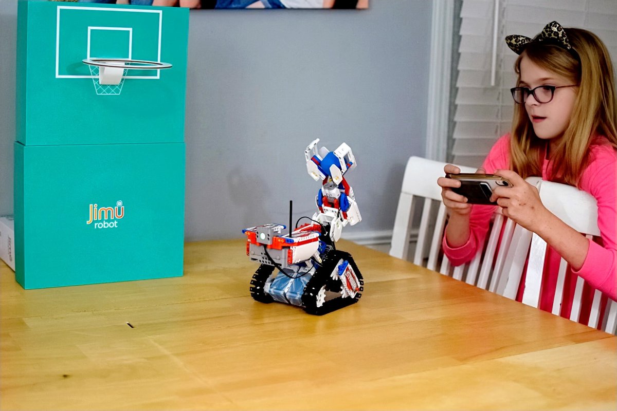 UBTECHRobotics's tweet photo. "We had such a blast trying to shoot hoops into the basket provided. I loved that they encouraged the use of the box to create more fun with your robot. We also took turns knocking over the characters. Our daughter decided the first to knock over three would win." via @themomkind https://t.co/3KatOXyrg5