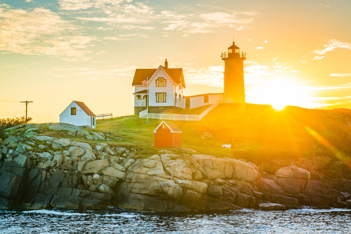 firoz's tweet photo. Cape Neddick Light, York - Decided to take a detour before sunrise, which indeed paid off. One of the best lighthouses in the US. #photography https://t.co/UIrSmCJDNk