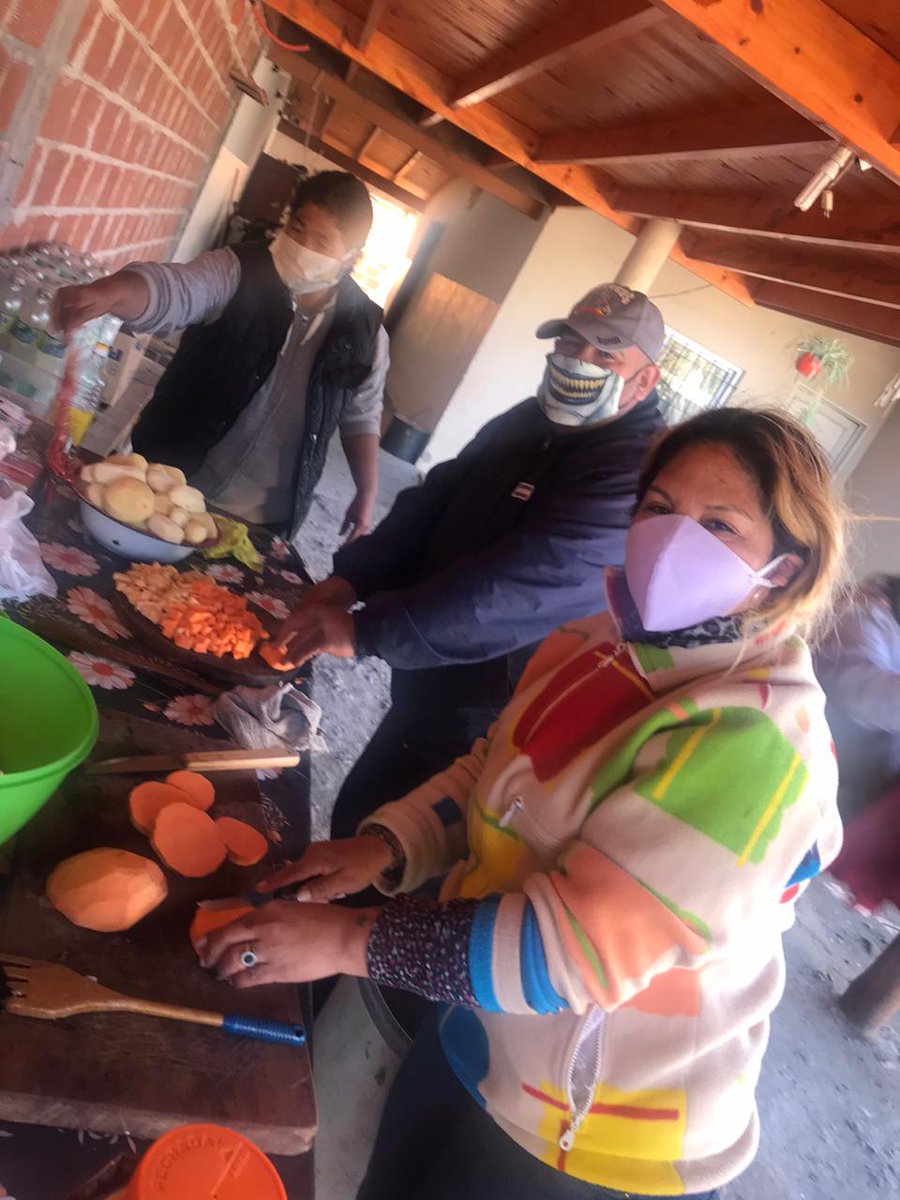 JesiBortule's tweet photo. Hoy estuvimos en el merendero Manitas Unidas de #VillaRosa. Seguimos estando junto a los vecinos de Pilar en este difícil momento 😷. Gracias Sole por recibirnos! 💜
#Orgullodeserparte @NicoDucote https://t.co/KmXi1Ct9G1