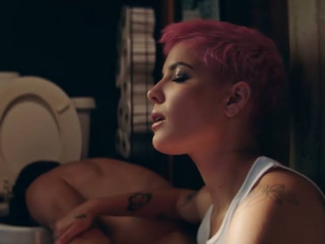 arab_halsey's tweet photo. حصلت أغنية " Without me " على شهادة دايموند في المكسيك لبيعها أكثر من 300K نُسخه هُناك. https://t.co/QSfHNeWCUh