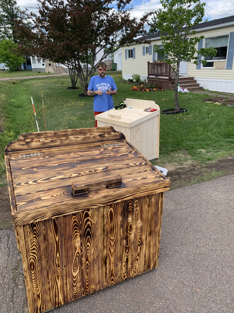 DSimms72's tweet photo. Before and after pictures of our garbage bins transformation! #diyhomedecor #diyprojects #garbagebins #monctonnb https://t.co/UuBr0uJLI9