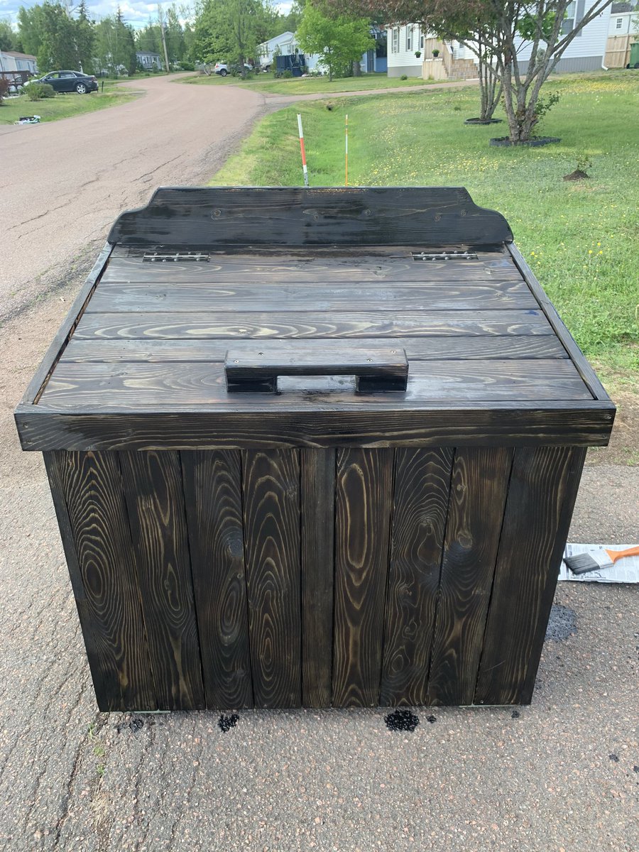 DSimms72's tweet photo. Before and after pictures of our garbage bins transformation! #diyhomedecor #diyprojects #garbagebins #monctonnb https://t.co/UuBr0uJLI9