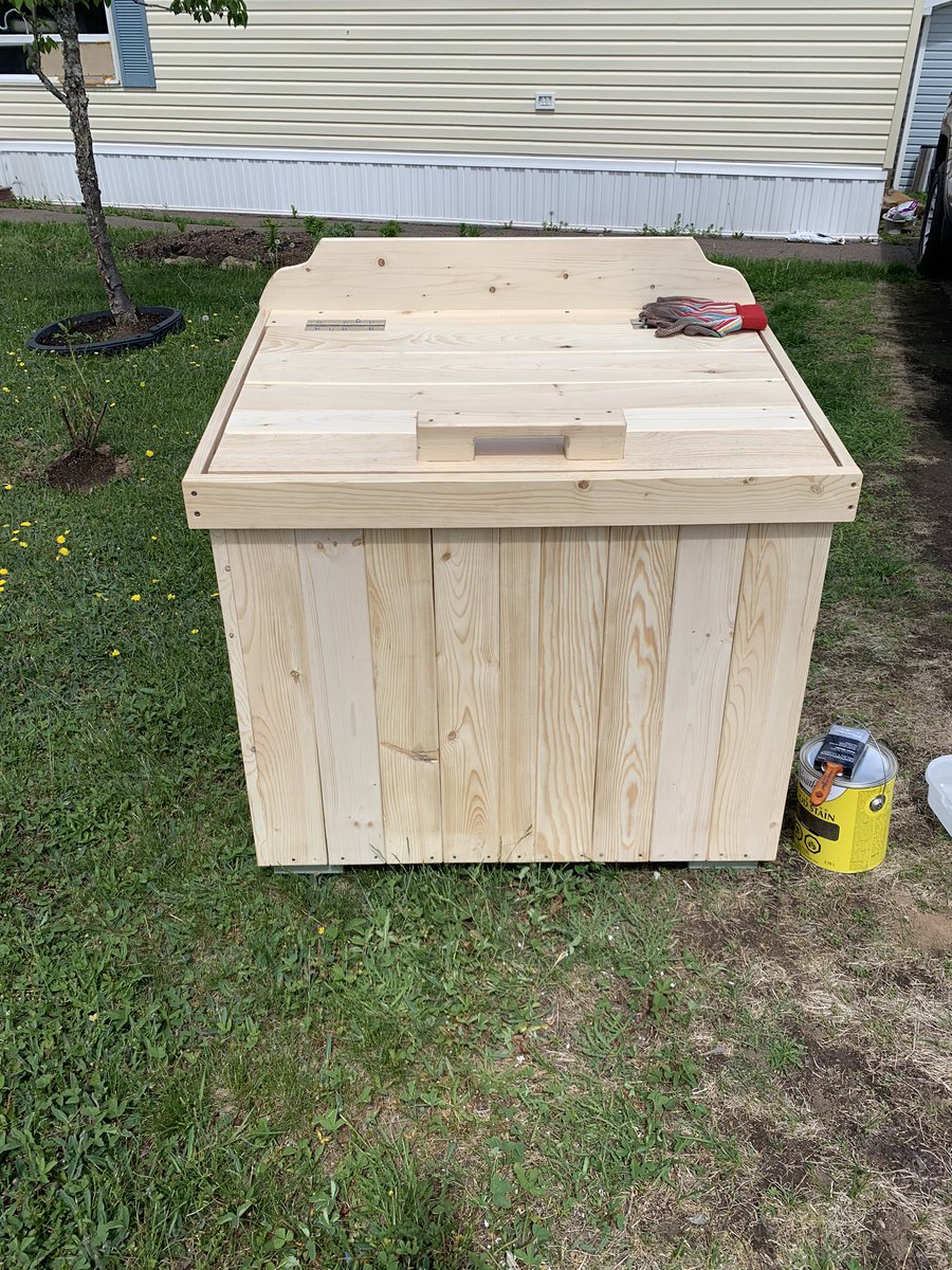 DSimms72's tweet photo. Before and after pictures of our garbage bins transformation! #diyhomedecor #diyprojects #garbagebins #monctonnb https://t.co/UuBr0uJLI9