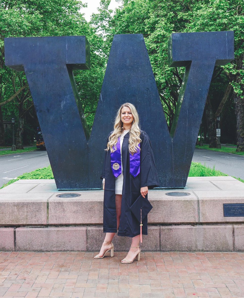 jaywright1973's tweet image. My oldest daughter is graduating today with a Bachelors Degree in Public Health #uwhuskies #uwgrad20 #2020graduation #Washington #ProudDad @megan_wright21