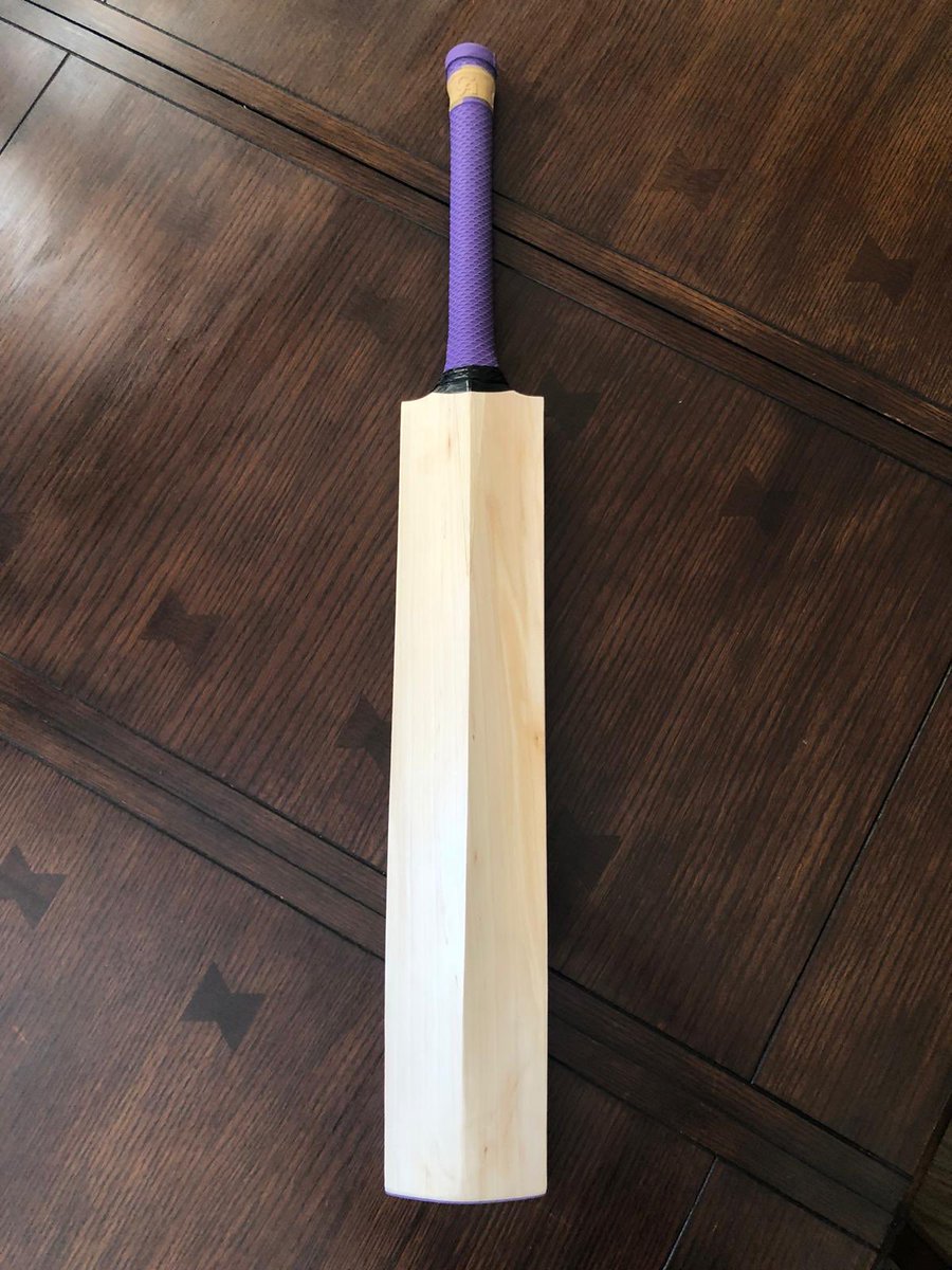 Allthegear99's tweet photo. Beautiful plain CA Sports Grade 1 English Willow #Cricket #Bat

Weight: 2lb 9oz
Price: £199.99

- Minimal Concaving 
- CA Branded Grip 
- Factory Fitted Toe Guard

#BestBats #CA #Sports #TCS #GradeOne #PingKings https://t.co/sADCTbPe17