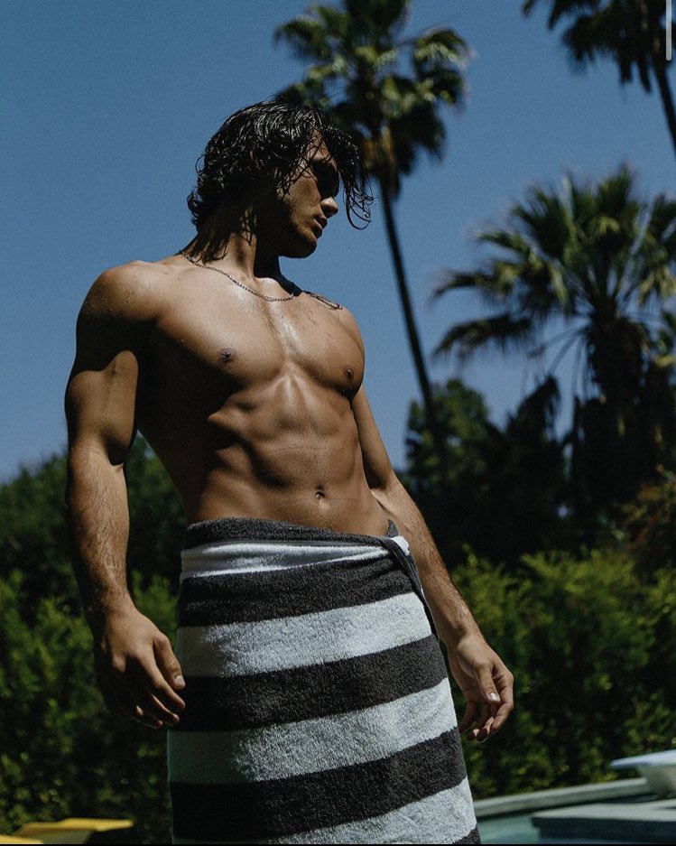 dxlan_turtless's tweet image. definition of beauty.