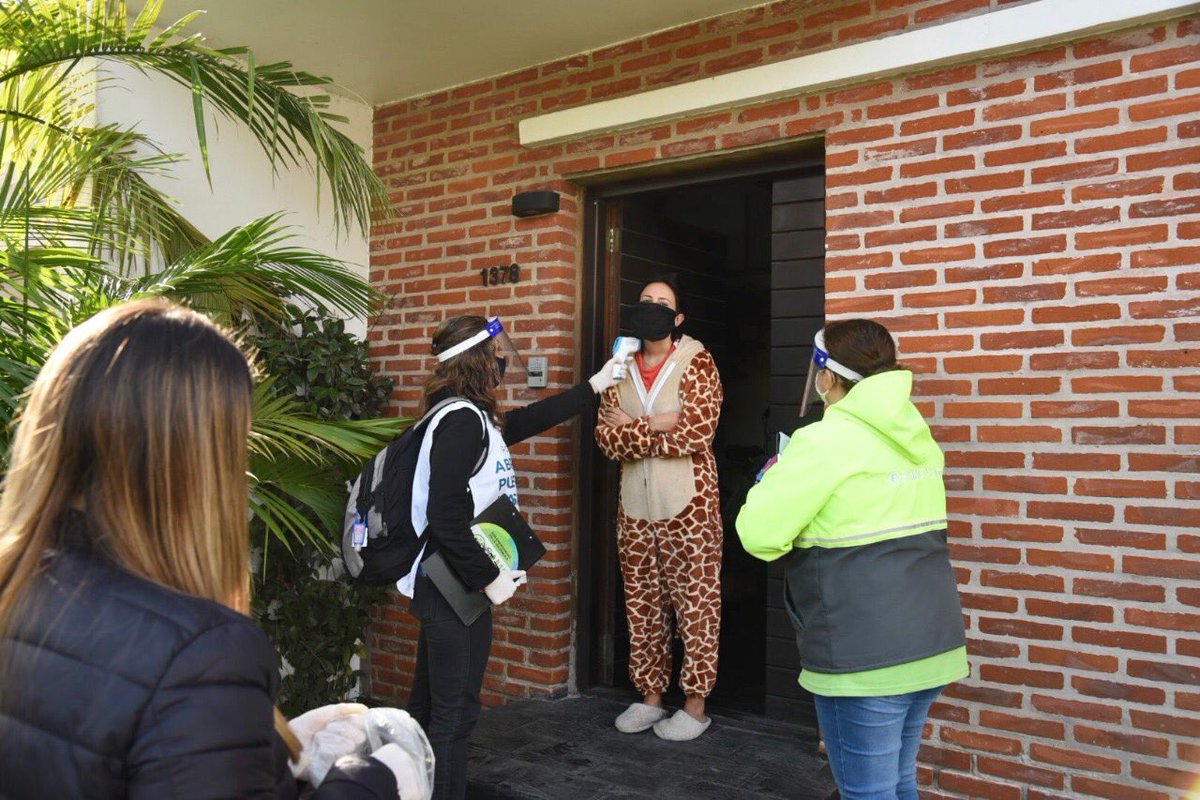 JulioGarro's tweet photo. Esta semana alcanzamos los 12.000 controles de temperatura y olfato, puerta a puerta! Llevamos recorridos 34 barrios en un trabajo conjunto con los Comités Barriales. https://t.co/0pPt4Uk2Lk
