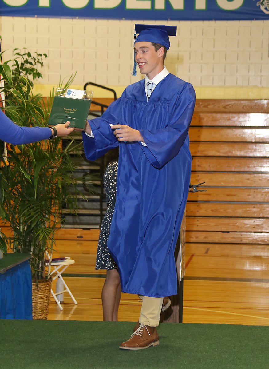 1,100 Photos from today's Colchester High School graduation now online: vtsportsimages.smugmug.com/Proms/2020-Col…