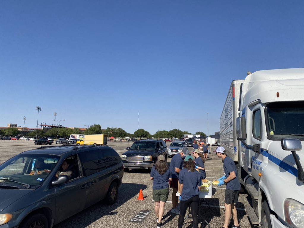ClarkLammert35's tweet photo. Great day serving the community with @hillsideonline! Over 2,000 families received 65 lbs of food. Lubbock is a special place... Matthew 22:39 https://t.co/A0ZKWJfJhX