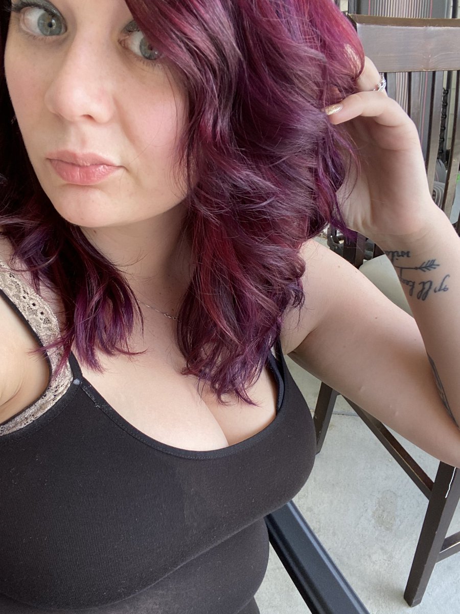 GAcoffeequeen's tweet photo. Weekend Vibes brought to you by fancy new hair and Floppy hats 🥰🥰 https://t.co/fGM3UHhDCi