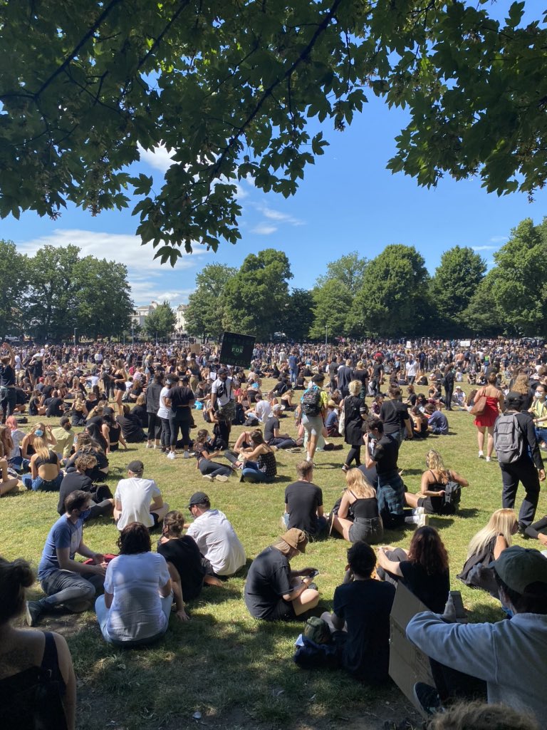 RaeBoo's tweet photo. Powerfully peaceful atmosphere in Brighton today. Cheering for change. #BlackLivesMatterUK https://t.co/ruOG14wg7h