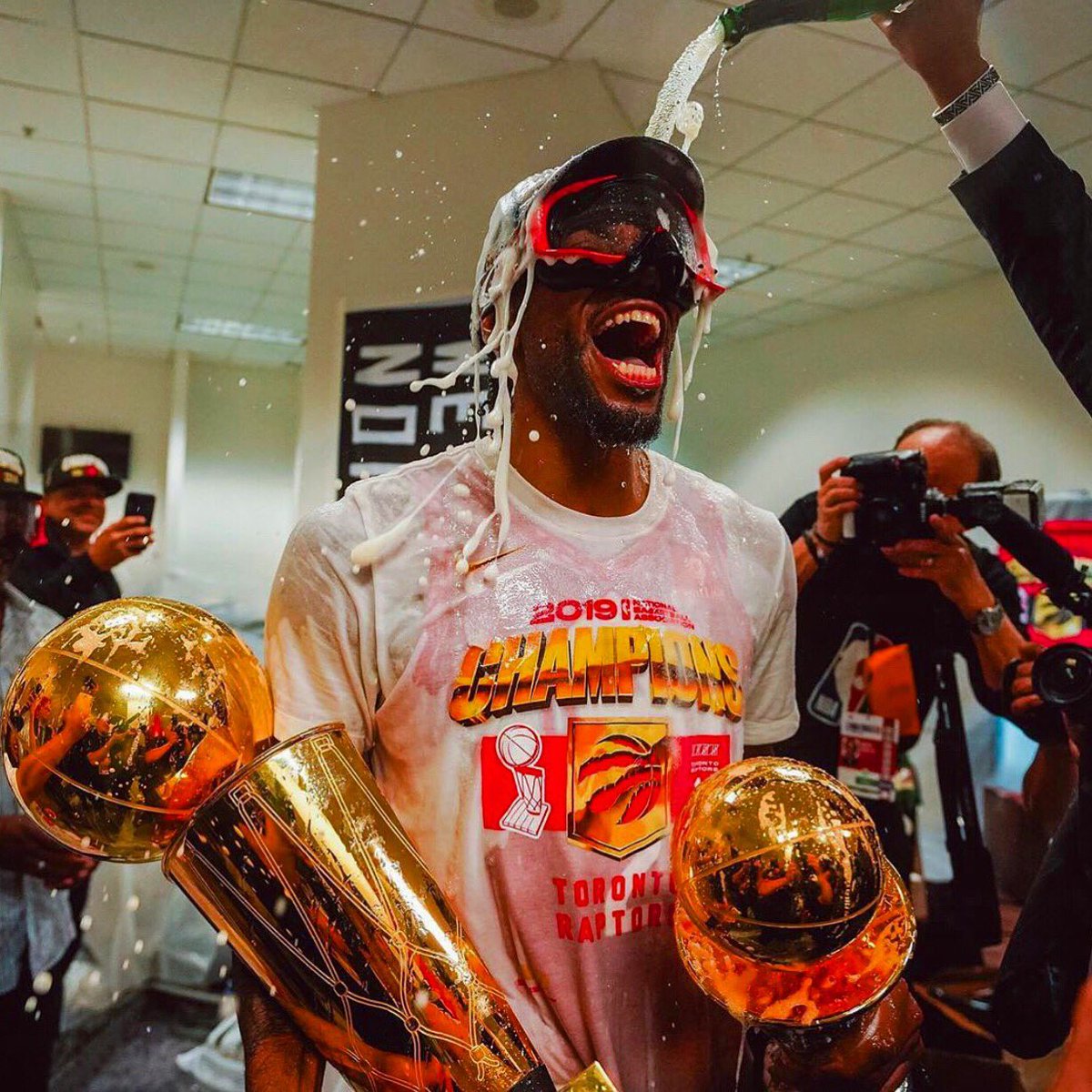 Sportsnet's tweet photo. Print it. Frame it. Tattoo it. 

One of the best post-game @raptors celebration pics. 🏆🍾 

📸: @nelcam https://t.co/1XbtPH93F1
