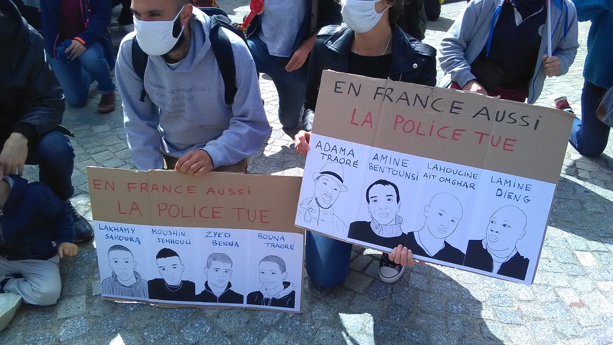 salutlescocos's tweet photo. à #quimper des manifestants demandent #JusticePourAdama #moushin #ZiedetBouna #amine #Lahoucine #Lamine #ViolencesPolicieres https://t.co/rRRVUpwnuD