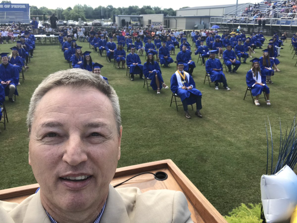 PryorSchools's tweet photo. #SelfieWithTheSupt #PHSClassOf2020 https://t.co/AVksqNiVdo