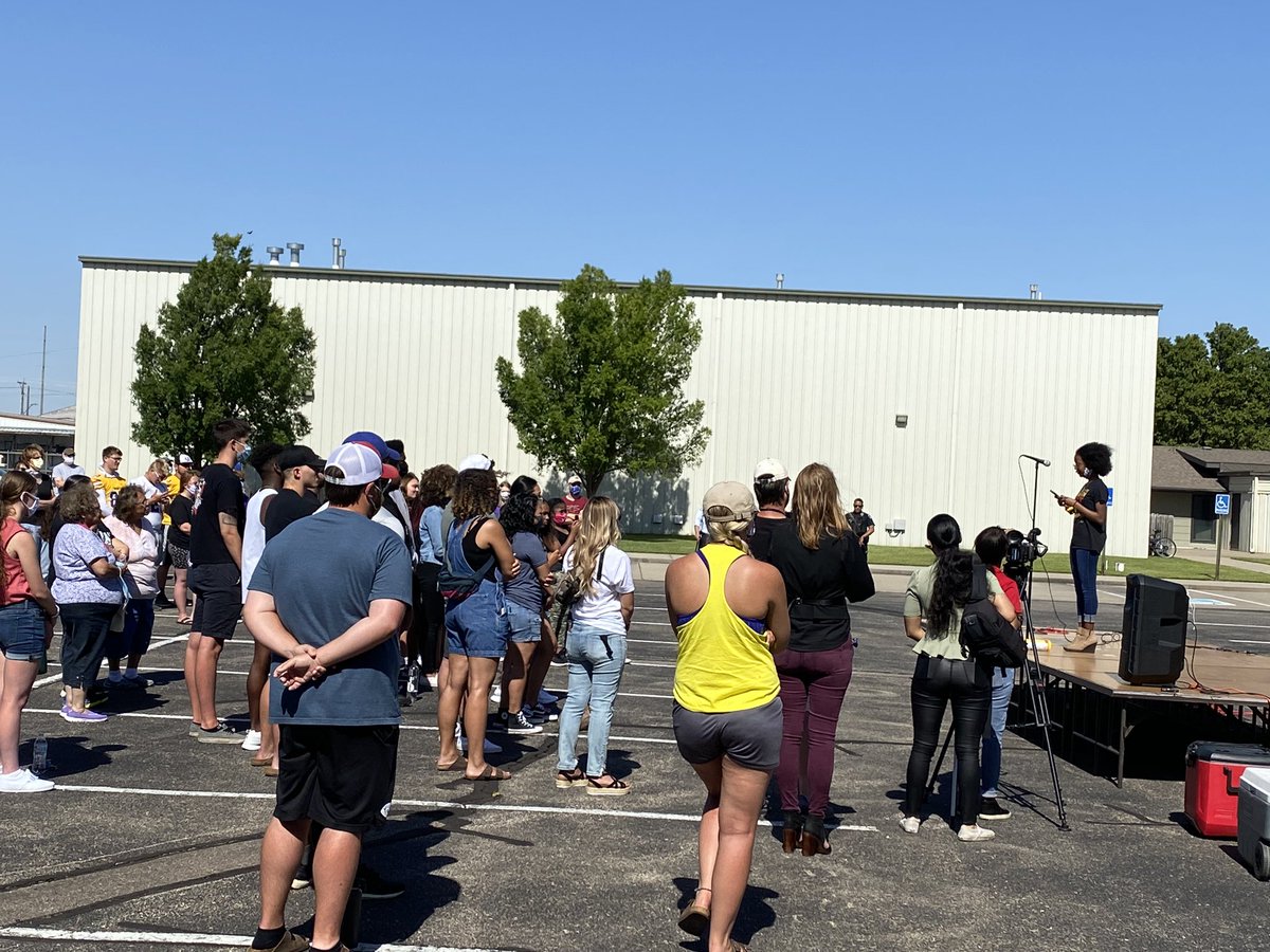 supercorygibson's tweet photo. Unity in the Valley Rally...reflective, throughtful, passionionate, empowering. Proud of our young people that had the courage to stand up and share their stories and experiences. I appreciated state, county, local leaders attending and standing with #vc262family . https://t.co/xhmUi6DyIF