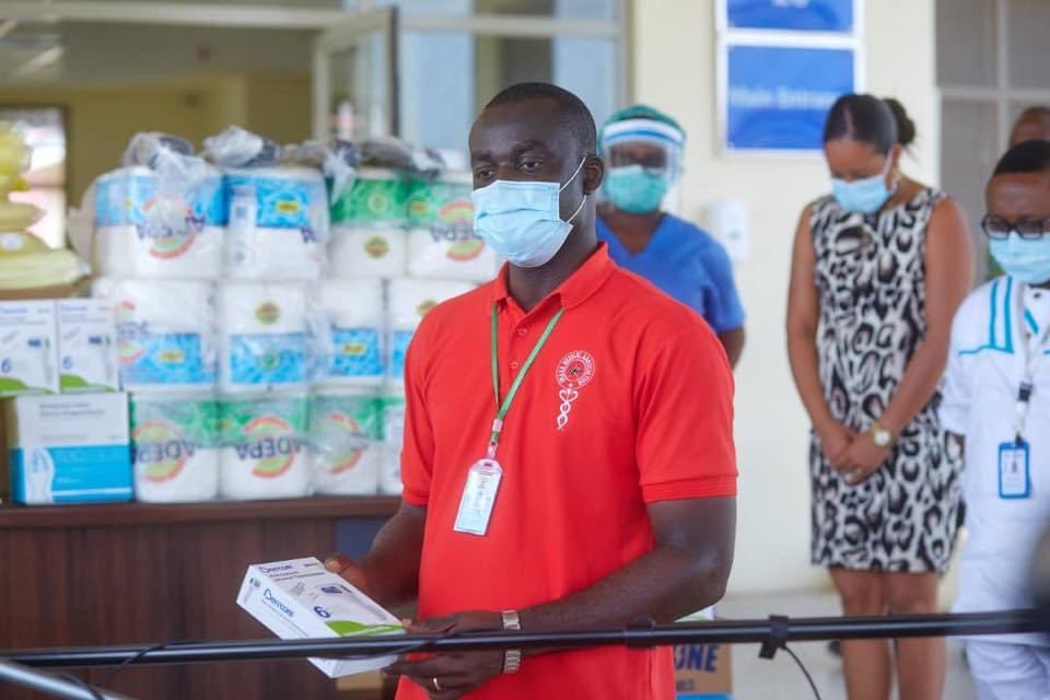 DrAmarisPerbi's tweet photo. In recognizing the tireless contributions of the country's healthcare frontliners during the COVID-19 outbreak, @VodafoneGhana Foundation has donated PPE and other medical supplies to the Ga East Treatment centre. @VodafoneIN #vodafoneghanafoundation #RevPerbi #StayHomeStaySafe https://t.co/TDbWv7c4f1