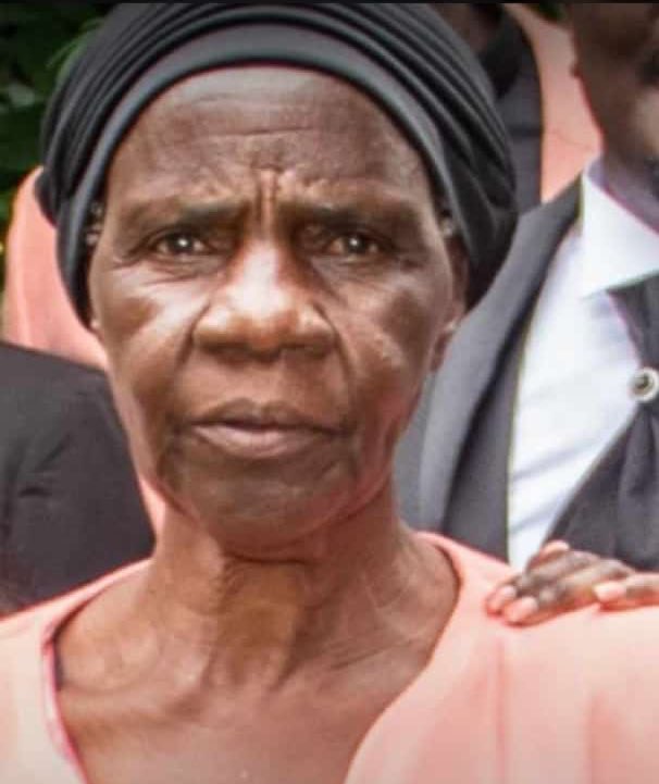 AdvoBarryRoux's tweet photo. Margaret Dear Mudangwe was last seen in Hatfield last week wearing a red checked apron, duek &amp; black shoes. If seen please contact 0773591098 or 0775847968 or 0773406625 

Retweet For Awareness https://t.co/AepsKzDQAr
