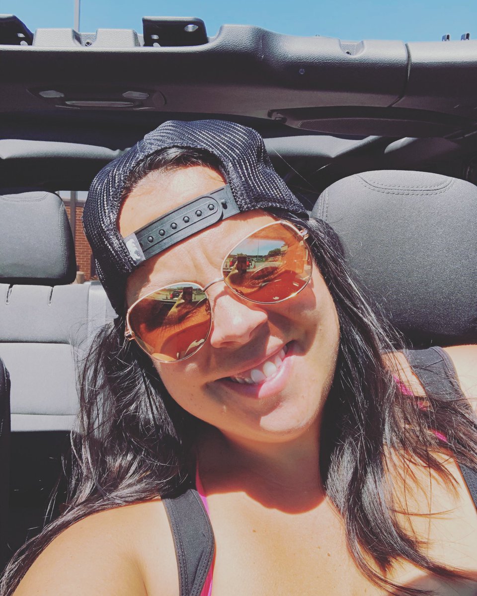 It’s a sunshine, pool, Jeep kinda day! ☀️🖤💦 #weekendvibes #jeepgirl