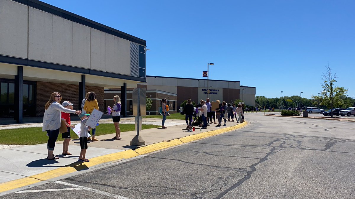 OconHS's tweet photo. Congratulations, Seniors! See you at our Graduate parade at 12:00! Come back to OHS and drive through Main Campus...your teachers will be here to say hi! #oconpride2020 https://t.co/0DmuxEk8i4