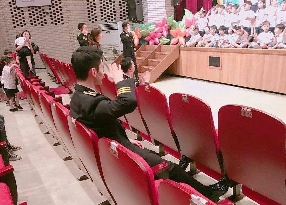 bi_ngb's tweet photo. 手机相册清了很多次都没舍得删的一张图，你人生的每一步都妥帖又精彩，很羡慕你。 https://t.co/7TQZ08NOPP