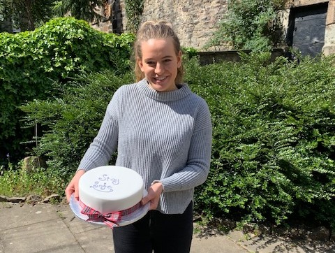 SimonCommScot's tweet photo. Our cake of the day was provided by the lovely Jenny's Cakes Ltd brought through to Edinburgh by @networkrail (along with some other goodies). Someone put on the kettle 🍵🍰
If you want to help us #GiveHope please donate today https://t.co/mABzYkTbld #SimonScotland #Streetwork https://t.co/qwfcsAovWw