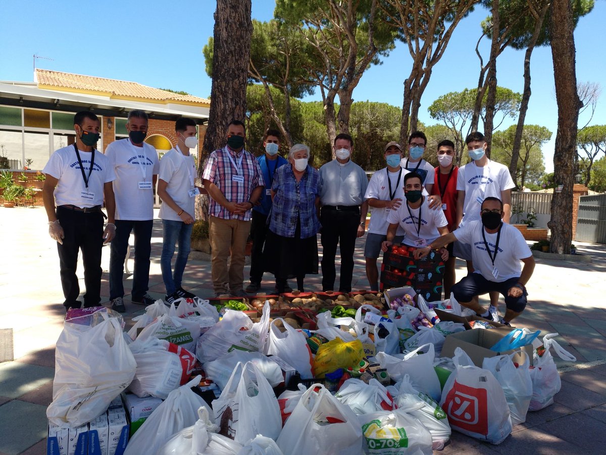 CHumildadCh's tweet photo. Diferentes cuadrillas de Chiclana que siguen trabajando para un bien común. Enhorabuena y gracias a todos. Que Nuestro Padre Jesús de la Humildad y Paciencia y María Santísima de las Lágrimas y Esperanza os protejan eternamente. https://t.co/kanUxMsHh4