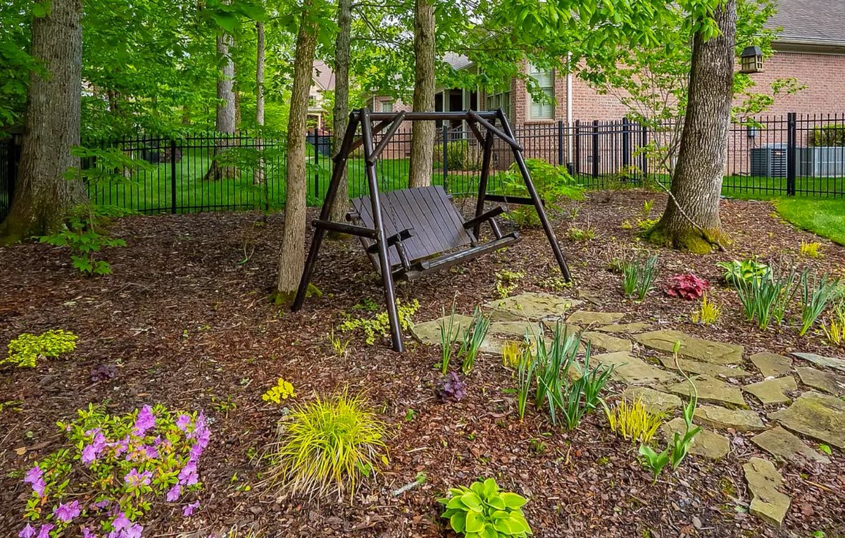 BernieGallerani's tweet photo. What a tranquil spot?! We could spend all morning on that swing.
LISTING: https://t.co/Pg54L4Xupi https://t.co/4ncvdu8bJB
