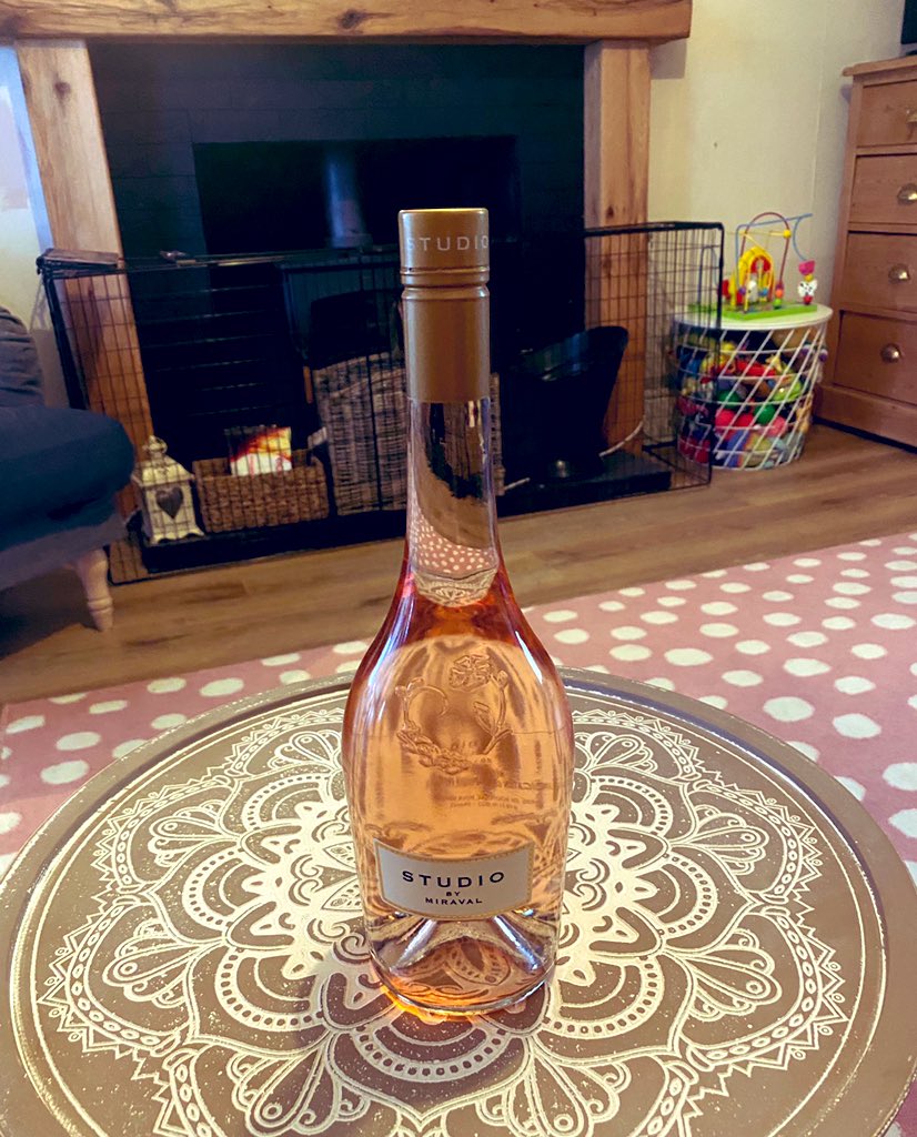 DaisyEvans3's tweet photo. Should be in beautiful Paris right now 🇫🇷❤️ this will have to make up for it...closest I'll get to France for a while! https://t.co/ZEBPXdMMDv