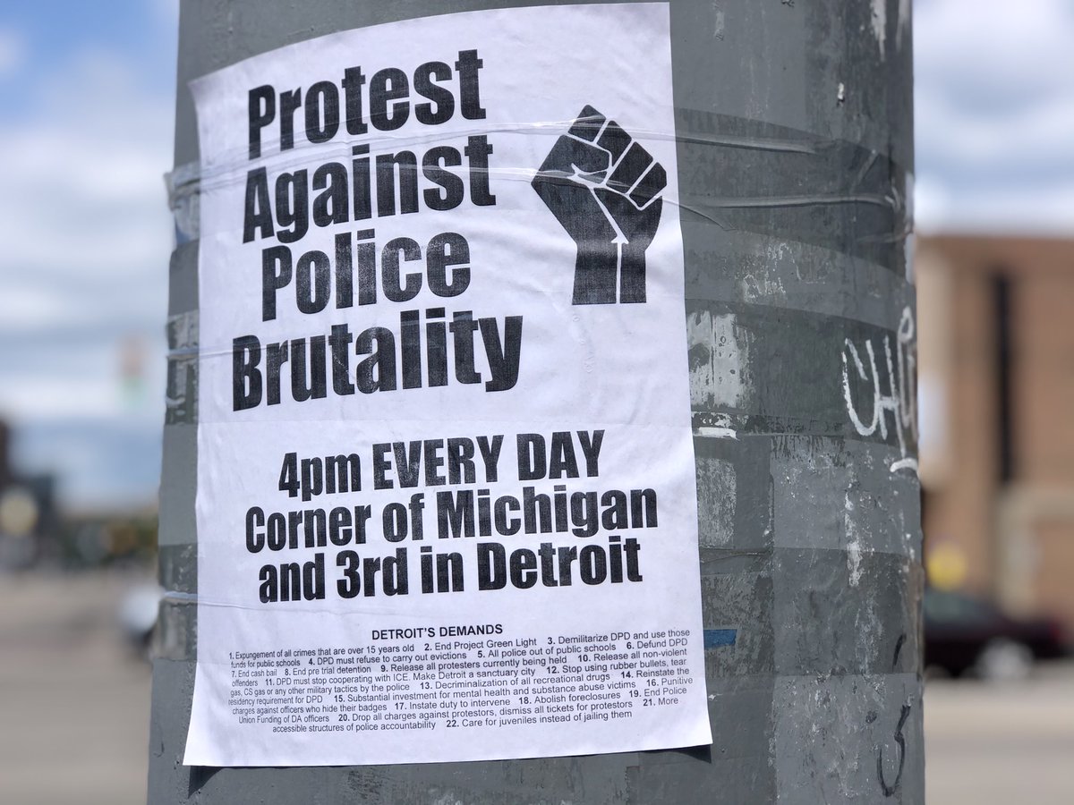 MCmuckraker's tweet photo. Today, like every day for the past 15 days, is a protest against police brutality in front of Detroit police headquarters. Larger crowd than usual expected today. https://t.co/ocppVdl5BQ