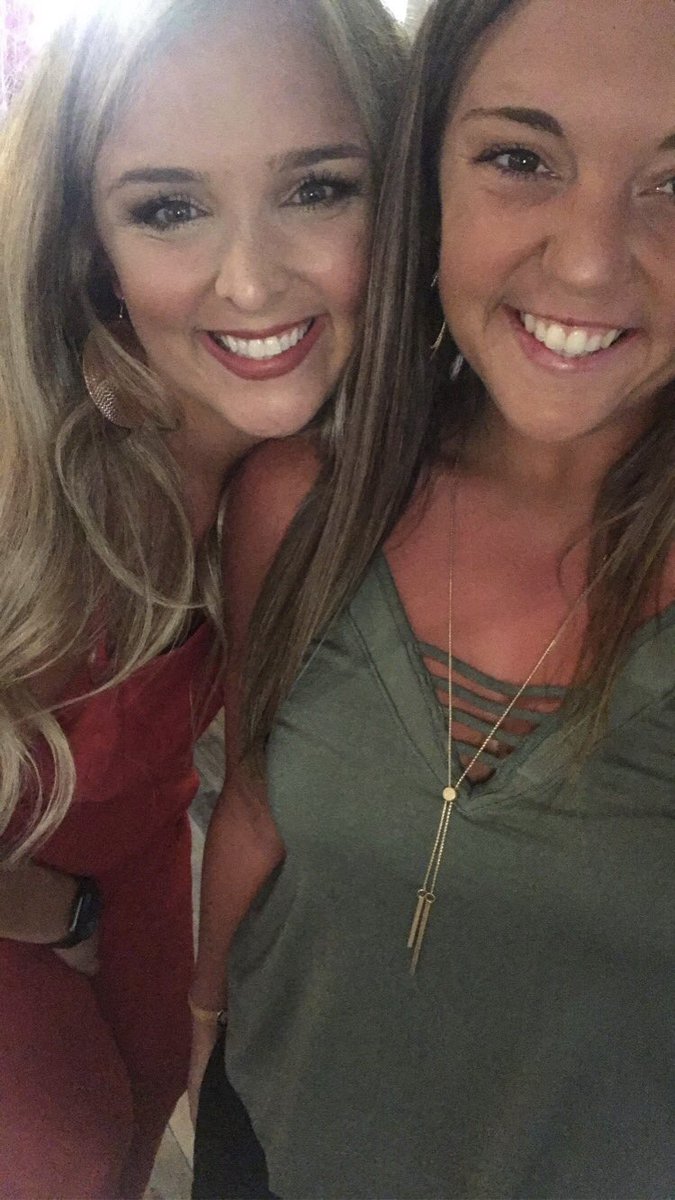 JessicaRenaae's tweet photo. Forever thankful college softball and Northeastern State gave me some of the best friends I could ask for 💚 Big Congratulations to @MadiPaigeG23 and Landon. It was a gorgeous wedding! https://t.co/vc6tsfAVly