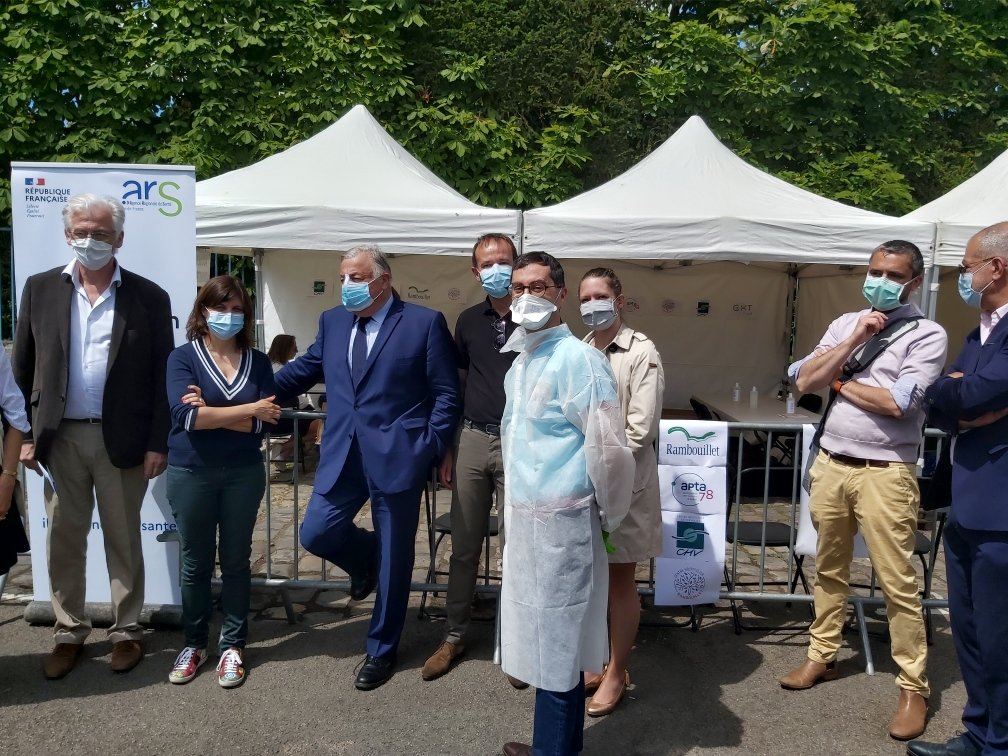 LDEBASTARD's tweet photo. Gerard Larcher salue les professionnels du 78.Rambouillet, ce matin 185 personnes testées PCR #COVID19. Merci pour l'organisation à #ars78 #CH_VERSAILLES #APTA78 #Rambouillet_78 #arsIDF https://t.co/gTPpb6bAD1