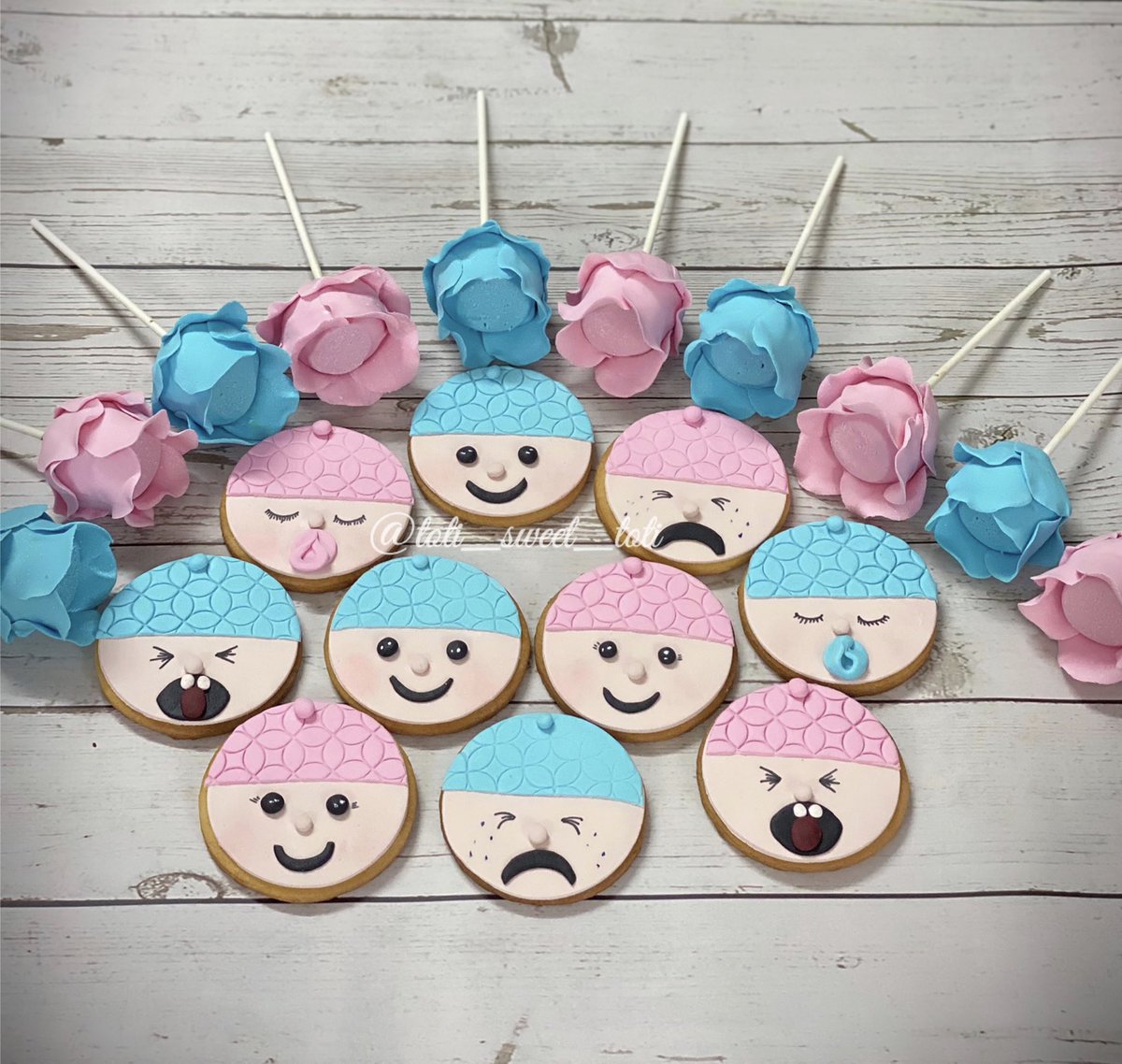 totisweettoti2's tweet photo. #كوكيز_مواليد #كوكيز_مناسبات #popscake #كيك_بوبس #بوبس_ورود #cookies #riyadh https://t.co/TuPdbgyhiU