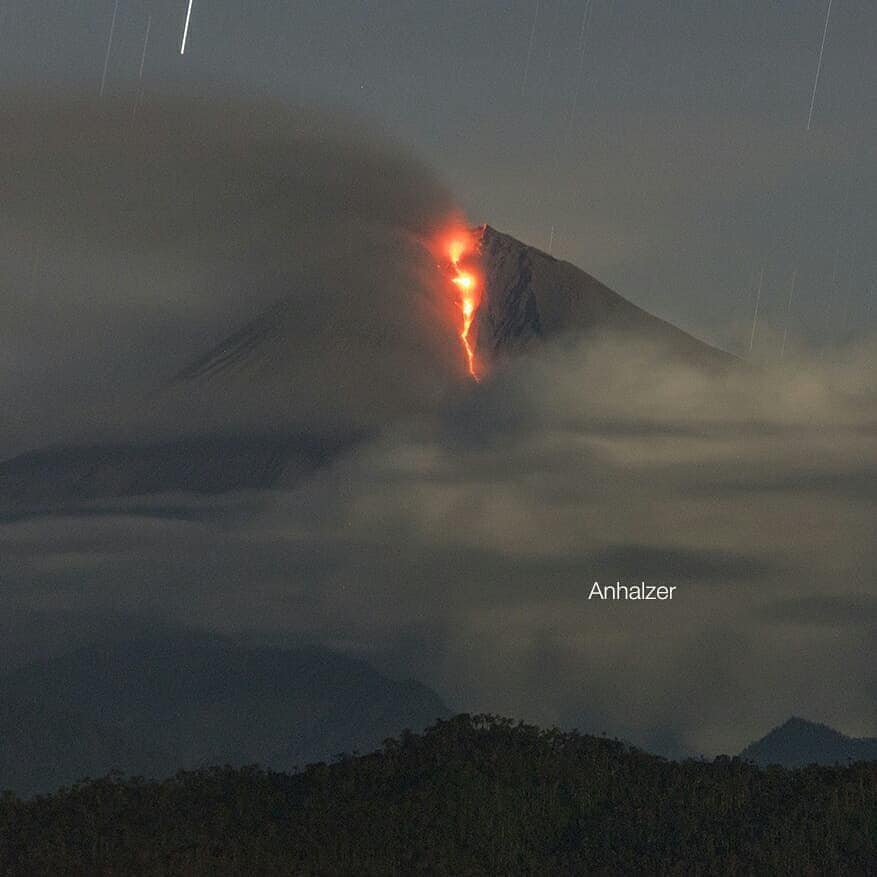 AmazoniaON's tweet photo. LA CARA ROTA DEL VOLCÁN #SANGAY
En menos de un año el volcán Sangay se a formado una gran grieta por causa de las contantes erupciones que día a día podemos observar todos los que vivimos en su reino.
#amazonia #moronasantiago https://t.co/ZqSMnLqao9