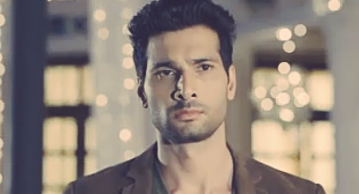 The way Arjun was staring at Radhika in saree tho  #Manmarzian