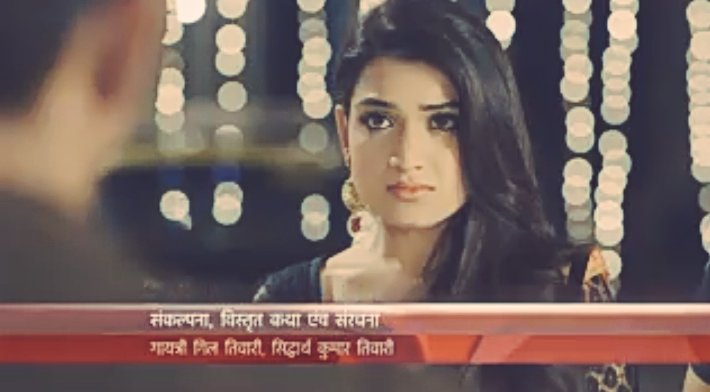 The way Arjun was staring at Radhika in saree tho  #Manmarzian