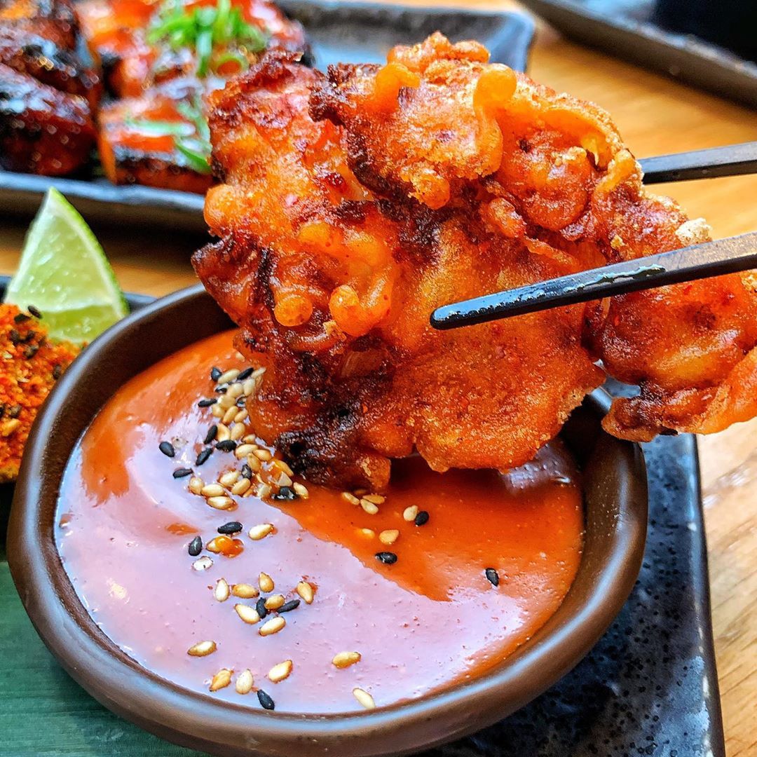 robatasoho's tweet photo. Crunchy on the outside and juicy on the inside, our J.Fried Karaage served with gochujang mayo. 🔥 #robatasoho
.
.
.
.
📸: Amazing photo from @taste_felicity https://t.co/UXBqqzbOzd
