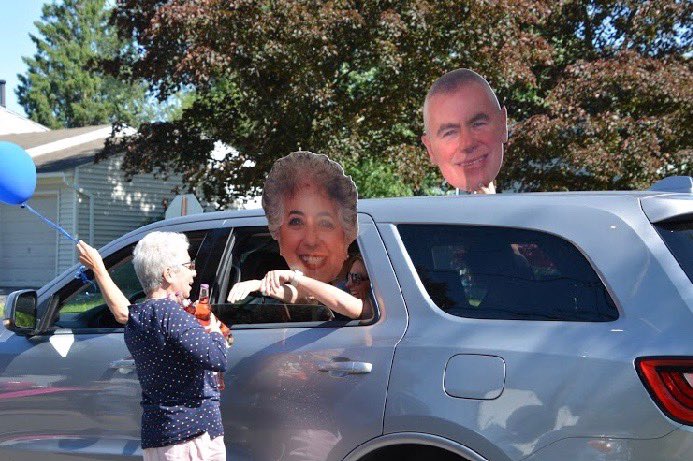 AndrewDonovan's tweet photo. #GoodNews from @LiverpoolCSDNY: Long Branch Elem. faculty and staff paraded by the homes of school secretary Mary Lynn Klymkow and principal Bob McCrone, both retiring after a combined 60 years of dedication to education. Thanks @JessTehan for sharing. Be proud, @MarkMPotter17. https://t.co/JOj2ITqK1J