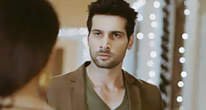 Arjun was kept on noticing how Saral was behaving with Radhu  vaise jalne ki smell toh arahi thi #Ardhika