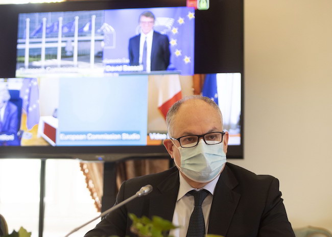 PadovanFlavio's tweet photo. "L'Italia vuole diventare leader nei #pagamenti #digitali". Agli #StatiGenerali, il ministro dell'#Economia #Gualtieri ha ribadito la volontà del Governo di spingere sulla #moneta #elettronica come driver di #sviluppo
#Bancaforte
#Payvolution #SaloneDeiPagamenti #MEF #payments https://t.co/SIRyGP8oM7