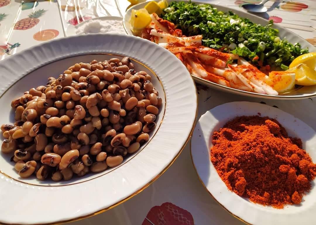sanliurfafoto's tweet photo. @sanliurfabld #lolaz #ekmek #kına #biberi https://t.co/sSSi0KCVJD