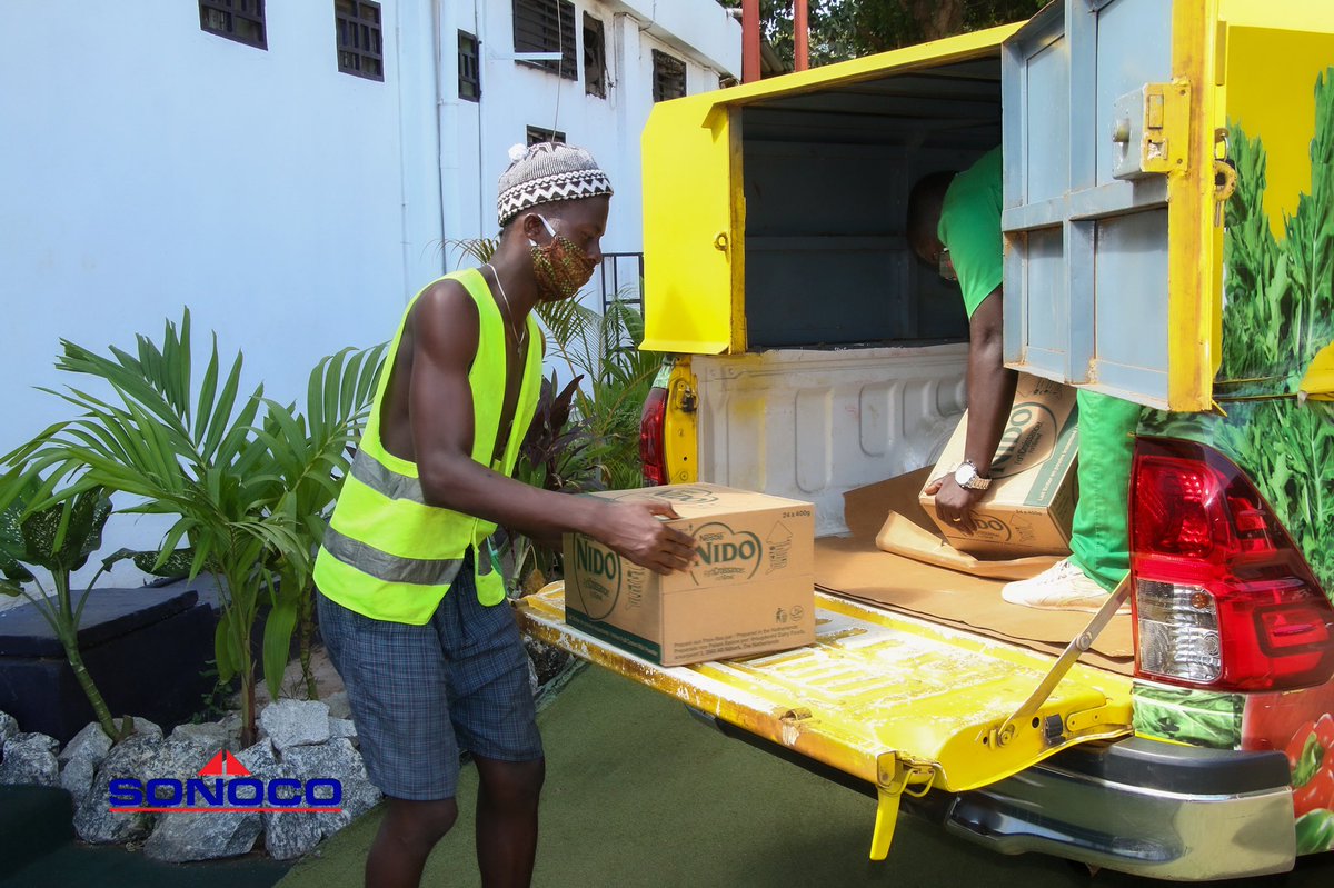 Le Groupe SONOCO continue d’appuyer l’@anss_guinee dans la riposte au COVID19. 

Il s’est ainsi engagé à offrir pendant 90 jours : 1.000 pains, 1.000 doses de Nescafé, 1.000 doses de Nido ainsi que 50.000 masques pour une valeur d’1 milliard GNF. #Guinée
