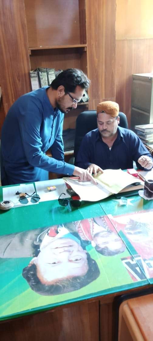 AbdulWaliBughio's tweet photo. The SVP of Pti union (CBA) Pakistan  steel mills said Bye forever to PTI, its just beginning, Pehle sindh dharti se PTI ka nam-o-nishan mitega jo na hone ky barabar tha phir INSHA ALLAH Pakistan se bhe.
@ImranKhanPTI @Asad_Umar @HaleemAdil 
#GoImranGo #GoPtiGo https://t.co/ysvgwgAQWm
