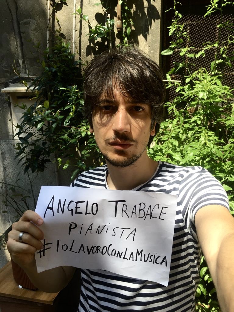 AngeloTrabace's tweet photo. 21 giugno Festa #senzamusica 
Per il riconoscimento legittimo da parte delle istituzioni dei diritti costituzionali di centinaia di migliaia di artisti,tecnici, imprenditori,professionisti,spazi, agenzie,promoter e lavoratori del comparto culturale italiano #iolavoroconlamusica https://t.co/DLtF8laDc9