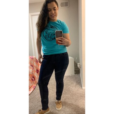 whtvr_Dixie_'s tweet photo. #NewProfilePic with my favorite shirt @jessamynduke #OkeyGamer 
it’s a fine https://t.co/2nshqkeDhm