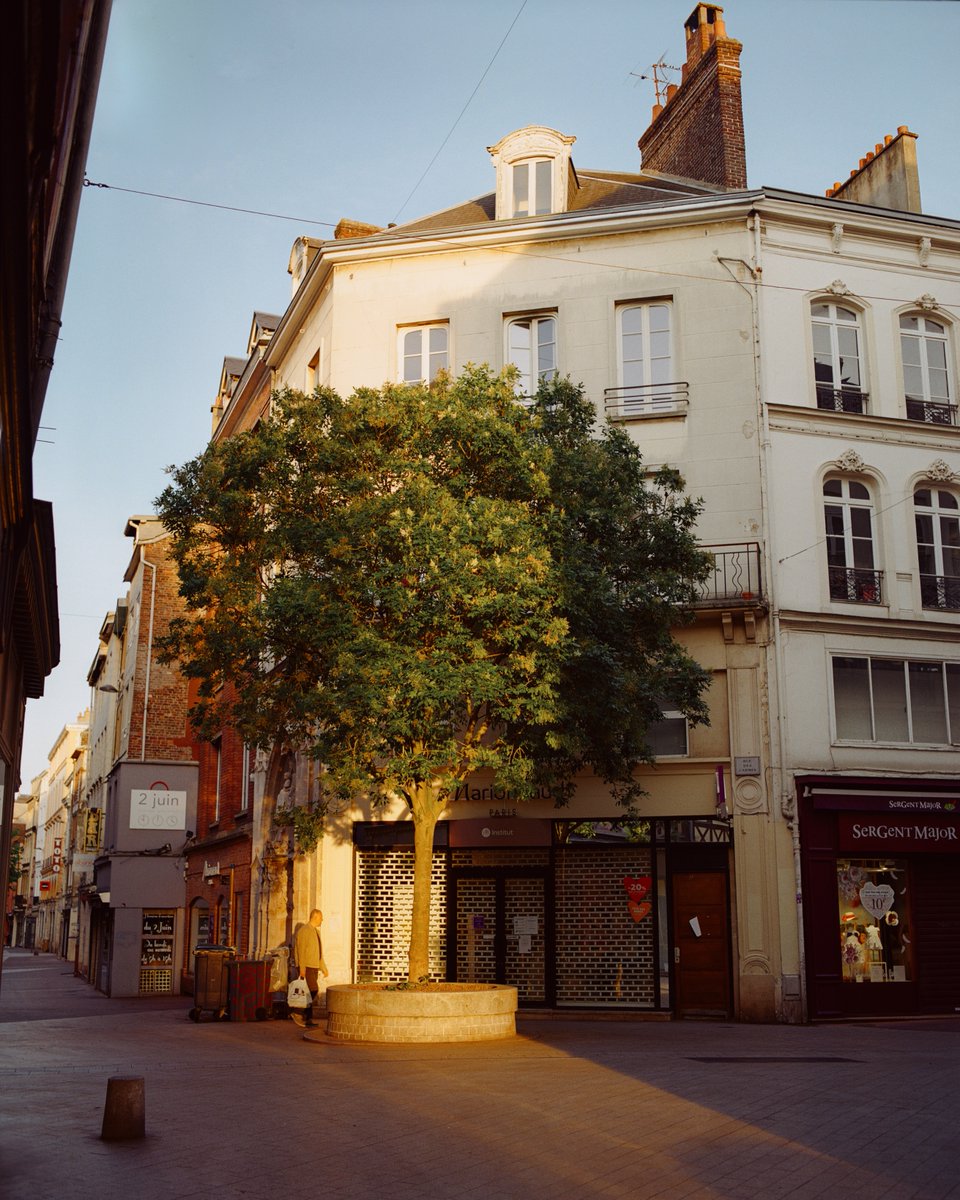 jonathanbertin's tweet photo. Mes premières photos au moyen format argentique réalisé à Rouen. Je suis vraiment trop content du rendu, j'en rêvais depuis si longtemps du MF 📸

Pentax 67 - 75mm f/4.5 Takumar - Portra 800 https://t.co/SLcoKXSayB